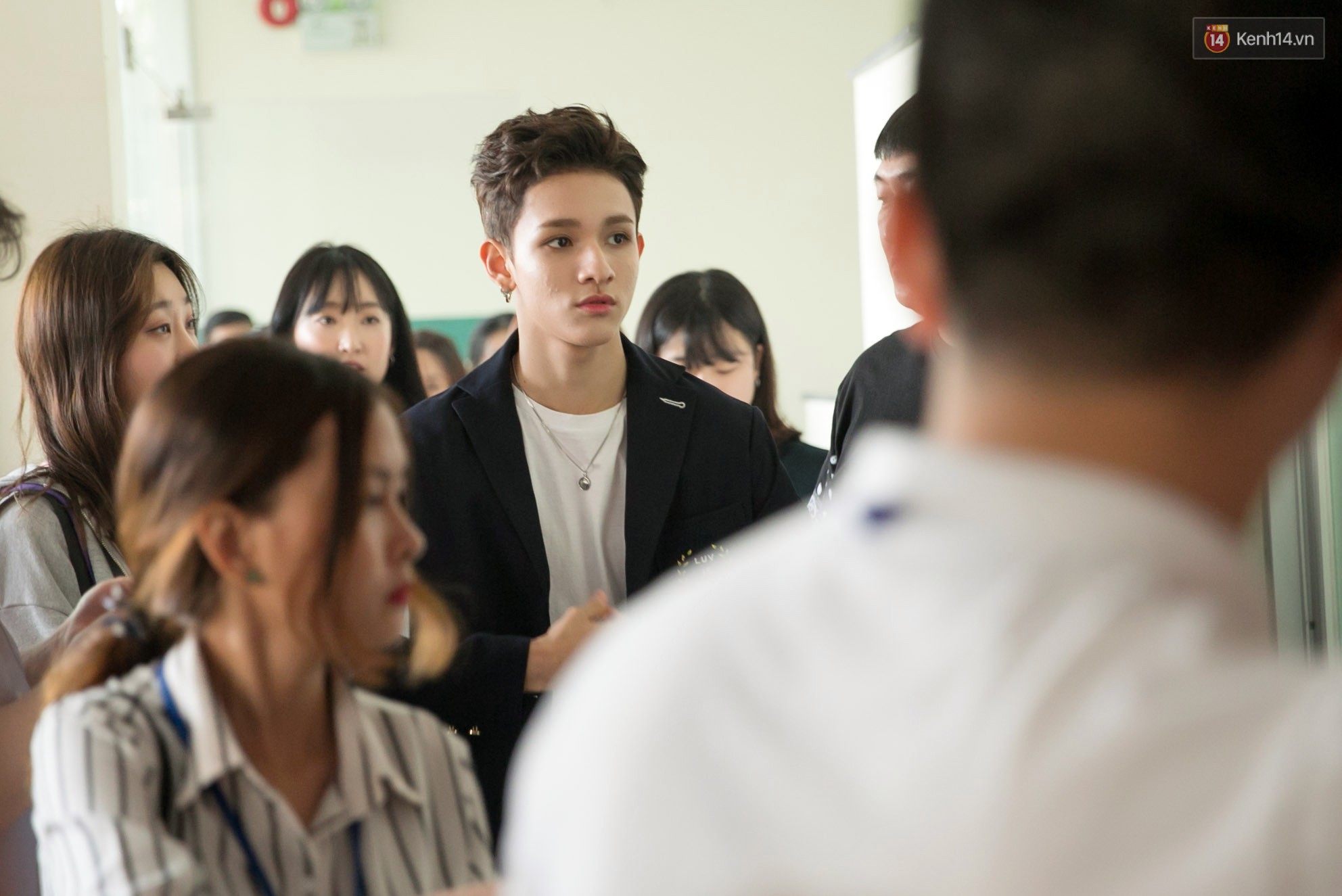 Hoàng tử lai Samuel lịch lãm, Á hậu Mâu Thủy rạng rỡ trong ngày quay hình Nhạc hội song ca - Ảnh 1. Hoàng tử lai Samuel lịch lãm, Á hậu Mâu Thủy rạng rỡ trong ngày quay hình Nhạc hội song ca - Ảnh 1.