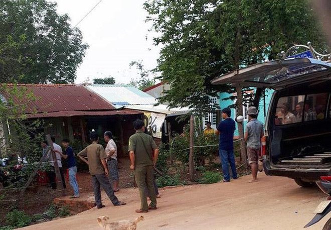 Bà nội của bé trai 8 tuổi nghi bị người tình của mẹ đánh chết: Thấy con bị bạo hành đăng lên mạng mà mẹ nó vẫn ngồi cười - Ảnh 1. Bà nội của bé trai 8 tuổi nghi bị người tình của mẹ đánh chết: Thấy con bị bạo hành đăng lên mạng mà mẹ nó vẫn ngồi cười - Ảnh 1.