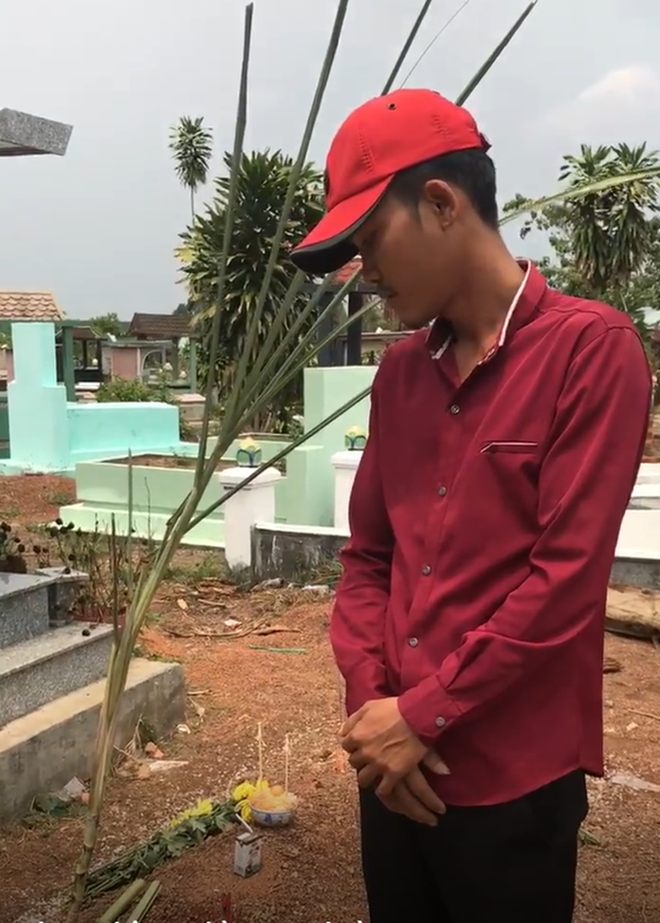 Bà nội của bé trai 8 tuổi nghi bị người tình của mẹ đánh chết: Thấy con bị bạo hành đăng lên mạng mà mẹ nó vẫn ngồi cười - Ảnh 2. Bà nội của bé trai 8 tuổi nghi bị người tình của mẹ đánh chết: Thấy con bị bạo hành đăng lên mạng mà mẹ nó vẫn ngồi cười - Ảnh 2.