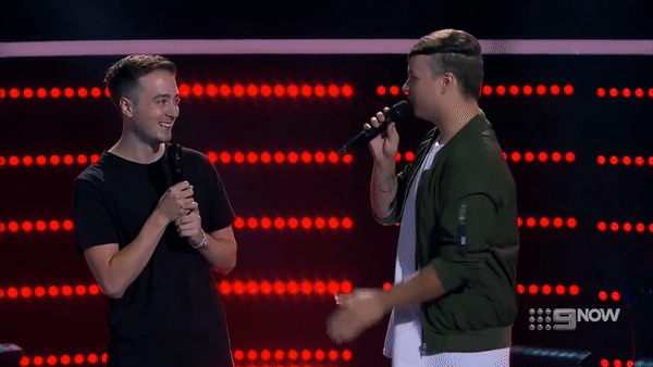 Thí sinh The Voice Úc bất ngờ quỳ xuống cầu hôn bạn trai ngay trên sân khấu - Ảnh 2.