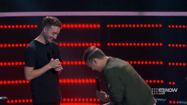 Thí sinh The Voice Úc bất ngờ quỳ xuống cầu hôn bạn trai ngay trên sân khấu - Ảnh 3.