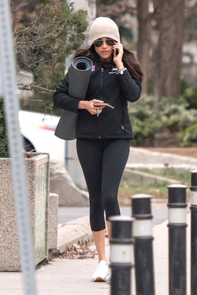 Giữa vô vàn mẫu giày thể thao đẹp, Meghan Markle chỉ mê đắm đôi sneakers trắng này  - Ảnh 4.