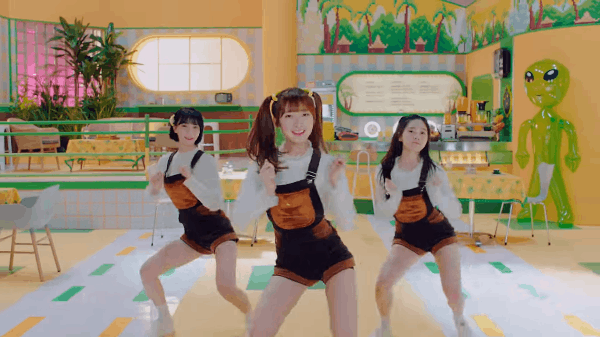 Girlgroup Kpop khiến fan bó tay vì vũ đạo khỉ gãi mông - Ảnh 3.