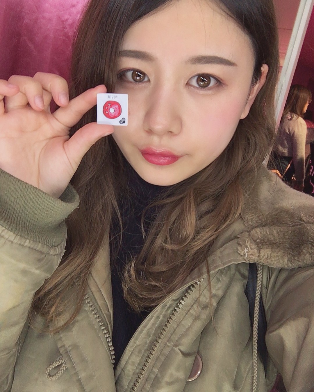 Con gái Nhật đang mê tít món mỹ phẩm chỉ 70k: nhỏ như tờ giấy mà kiêm luôn cả son môi, má hồng, phấn mắt - Ảnh 2.