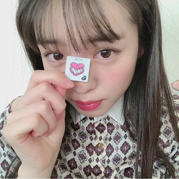 Con gái Nhật đang mê tít món mỹ phẩm chỉ 70k: nhỏ như tờ giấy mà kiêm luôn cả son môi, má hồng, phấn mắt - Ảnh 9.