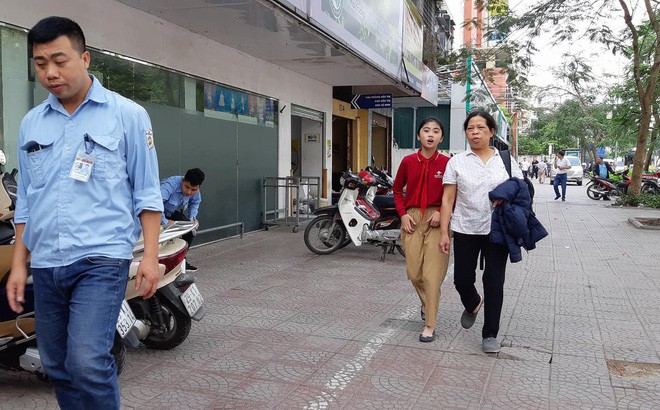 Bảo vệ si&ecirc;u thị ng&atilde; xuống đất khi giằng co với d&acirc;n ph&ograve;ng, bị &ocirc; đ&egrave; tử vong - Ảnh 1.