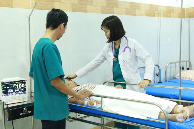 Vừa xem tivi vừa ăn đùi gà, bé gái 13 tuổi ở Bình Dương suýt chết vì nuốt xương - Ảnh 3. Vừa xem tivi vừa ăn đùi gà, bé gái 13 tuổi ở Bình Dương suýt chết vì nuốt xương - Ảnh 3.