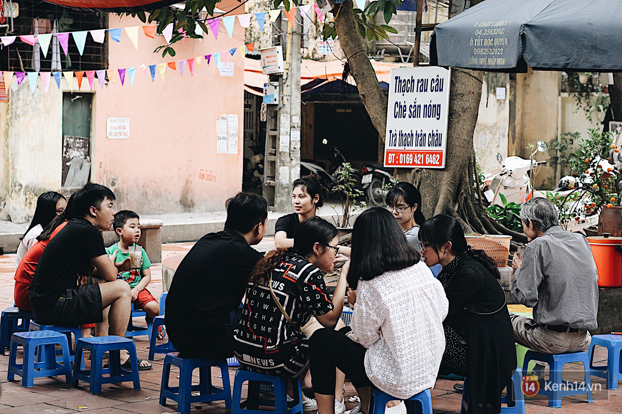 Quán trà thạch gắn liền với tuổi thơ nổi danh ở khu tập thể Kim Liên - Ảnh 2. Quán trà thạch gắn liền với tuổi thơ nổi danh ở khu tập thể Kim Liên - Ảnh 2.
