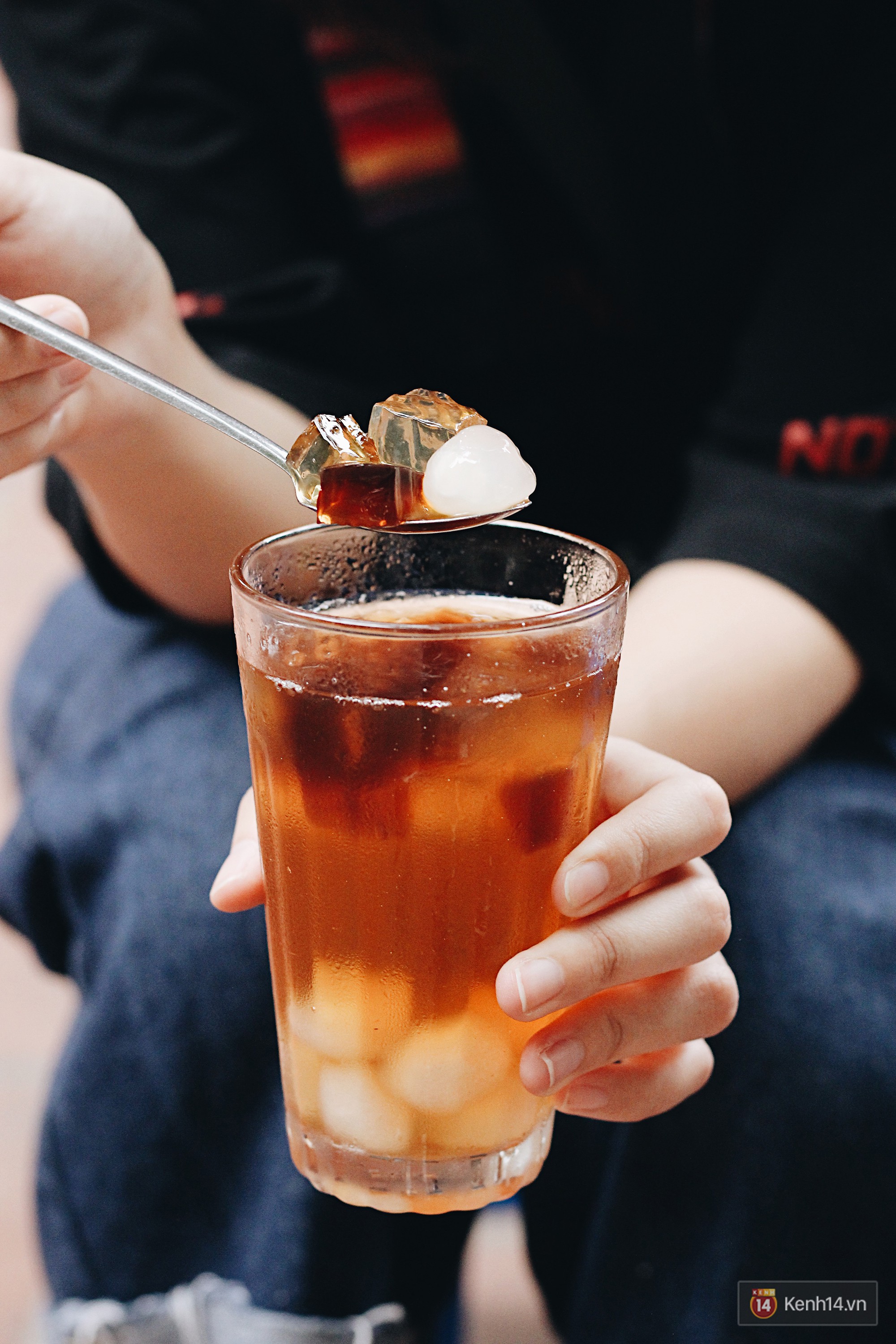 Quán trà thạch gắn liền với tuổi thơ nổi danh ở khu tập thể Kim Liên - Ảnh 12. Quán trà thạch gắn liền với tuổi thơ nổi danh ở khu tập thể Kim Liên - Ảnh 12.