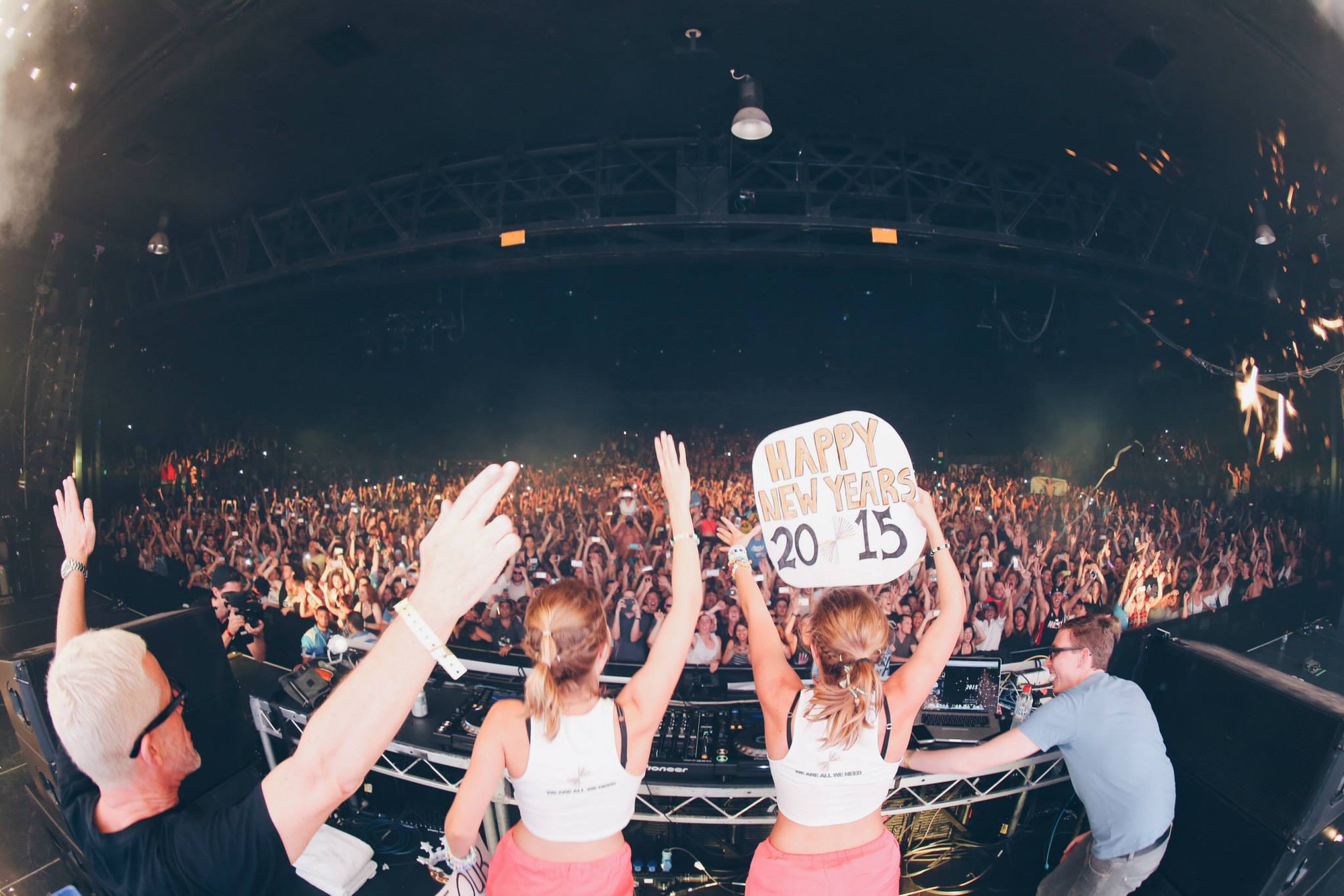 7 điều thú vị về huyền thoại Above & Beyond mà tín đồ EDM Việt không thể bỏ qua trước cuộc hội ngộ vào ngày 5/5 tới - Ảnh 4. 7 điều thú vị về huyền thoại Above & Beyond mà tín đồ EDM Việt không thể bỏ qua trước cuộc hội ngộ vào ngày 5/5 tới - Ảnh 4.