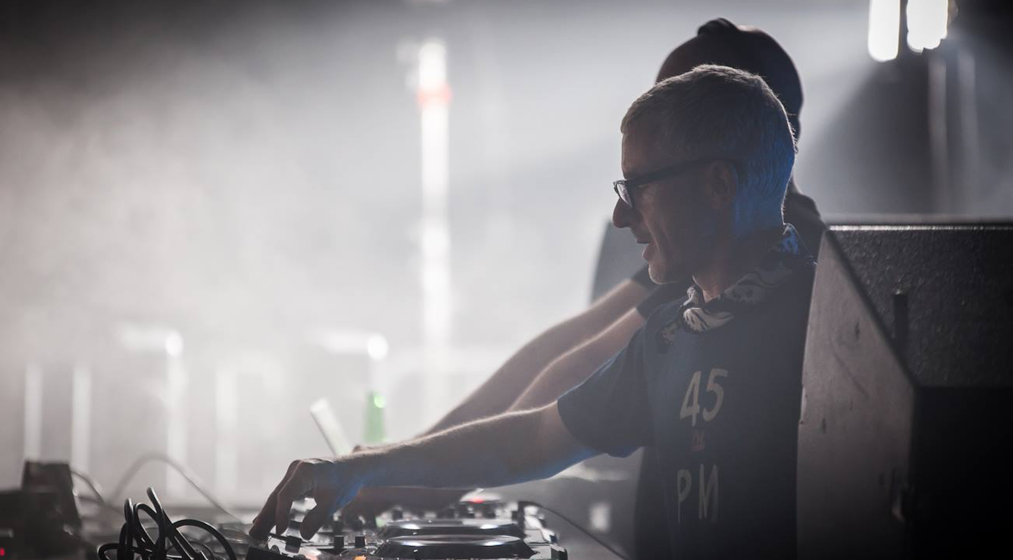 7 điều thú vị về huyền thoại Above & Beyond mà tín đồ EDM Việt không thể bỏ qua trước cuộc hội ngộ vào ngày 5/5 tới - Ảnh 6. 7 điều thú vị về huyền thoại Above & Beyond mà tín đồ EDM Việt không thể bỏ qua trước cuộc hội ngộ vào ngày 5/5 tới - Ảnh 6.