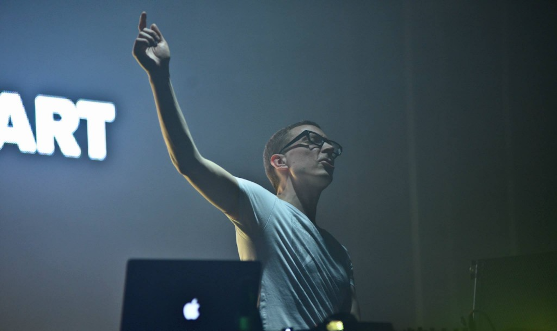 7 điều thú vị về huyền thoại Above & Beyond mà tín đồ EDM Việt không thể bỏ qua trước cuộc hội ngộ vào ngày 5/5 tới - Ảnh 7. 7 điều thú vị về huyền thoại Above & Beyond mà tín đồ EDM Việt không thể bỏ qua trước cuộc hội ngộ vào ngày 5/5 tới - Ảnh 7.