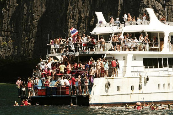 Bãi biển nổi tiếng Thái Lan phải đóng cửa 4 tháng vì lý do “nói mãi không sửa” của du khách - Ảnh 1.