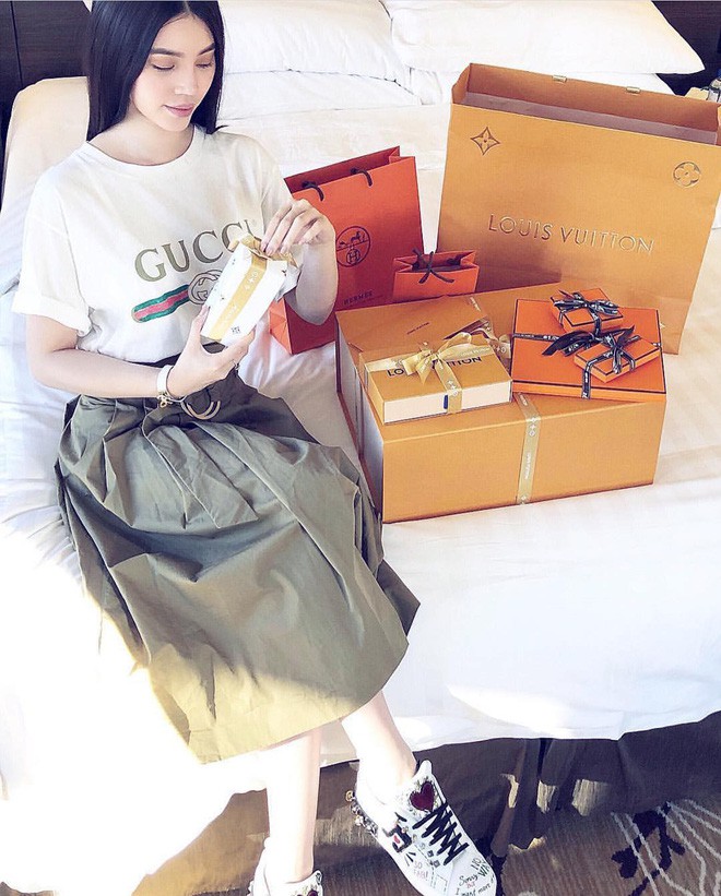 Phong c&aacute;ch khoe h&agrave;ng hiệu của Hội con nh&agrave; gi&agrave;u Việt tựu trung đều theo 4 gạch đầu d&ograve;ng n&agrave;y - Ảnh 6.