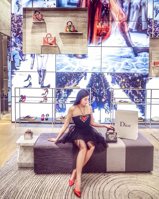 Phong c&aacute;ch khoe h&agrave;ng hiệu của Hội con nh&agrave; gi&agrave;u Việt tựu trung đều theo 4 gạch đầu d&ograve;ng n&agrave;y - Ảnh 7.