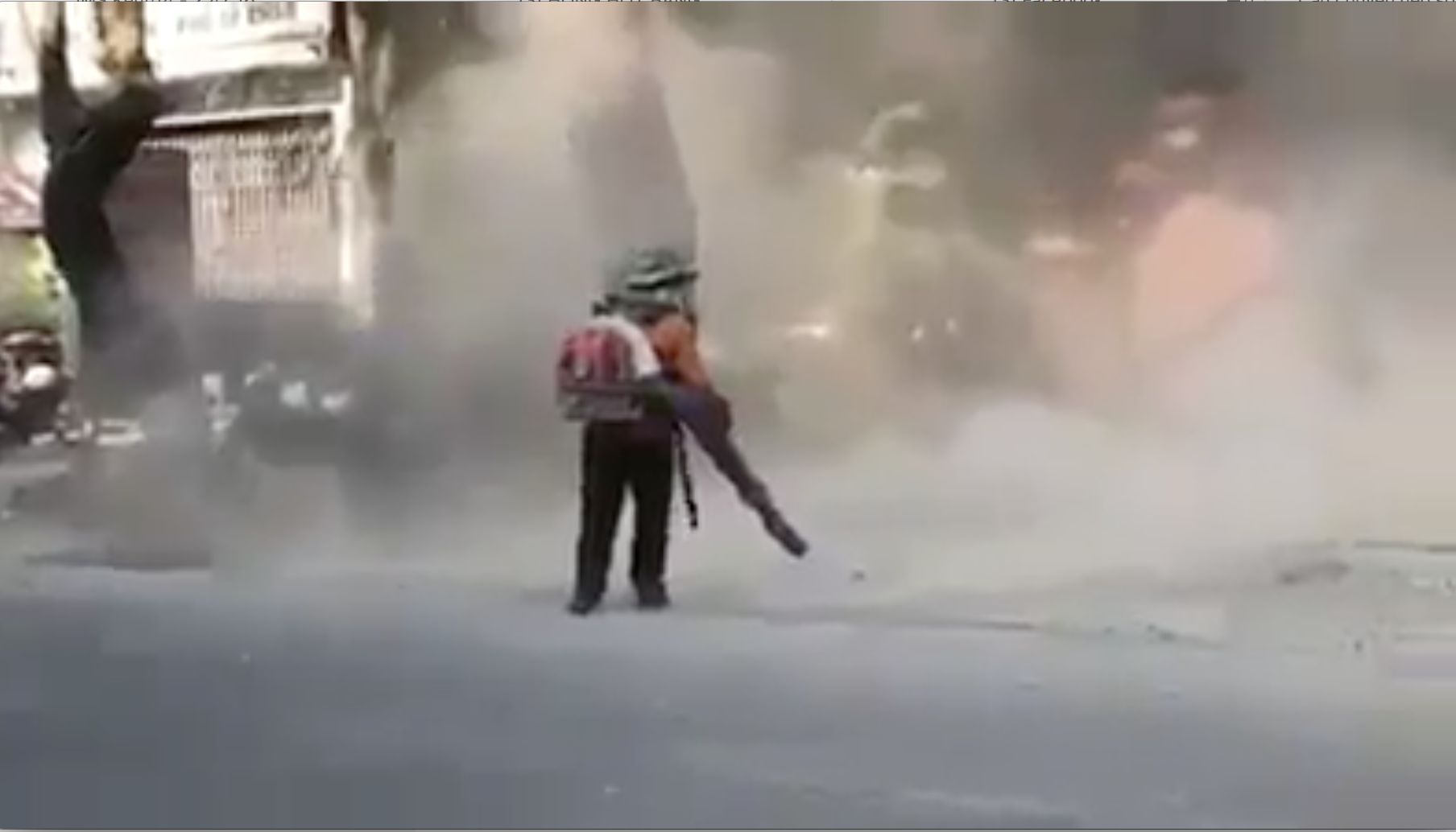 Clip Anh ninja làng cát thi triển tuyệt học giữa đường khiến cư dân mạng băn khoăn - Ảnh 2. Clip Anh ninja làng cát thi triển tuyệt học giữa đường khiến cư dân mạng băn khoăn - Ảnh 2.