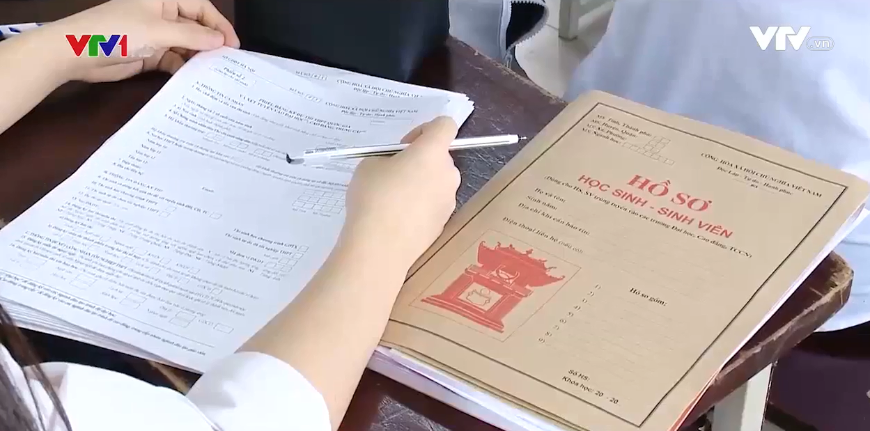 Học sinh lo lắng vì tổ hợp xét tuyển lạ của các trường: Không thiết thực và không có giá trị khi ra trường - Ảnh 1. Học sinh lo lắng vì tổ hợp xét tuyển lạ của các trường: Không thiết thực và không có giá trị khi ra trường - Ảnh 1.