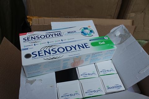 Thu giữ gần 14.000 sản phẩm kem đánh răng Sensodyne nghi giả - Ảnh 2.
