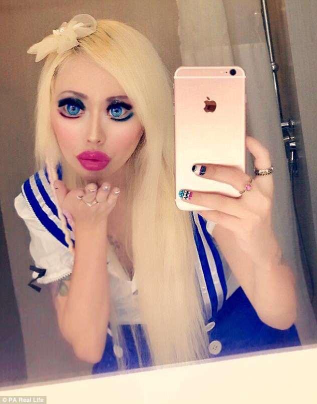  Người phụ nữ chi cả tỷ đồng để phẫu thuật giống búp bê Barbie nhưng kết quả chỉ khiến người ta hoảng hồn - Ảnh 3.