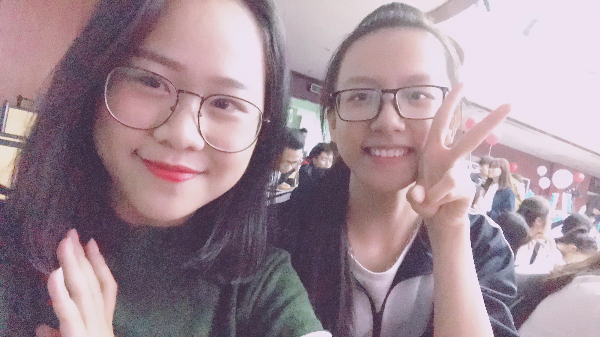 Lộ diện cặp bạn thân đũa lệch 30cm trong bức ảnh hot nhất tuần qua - Ảnh 7.