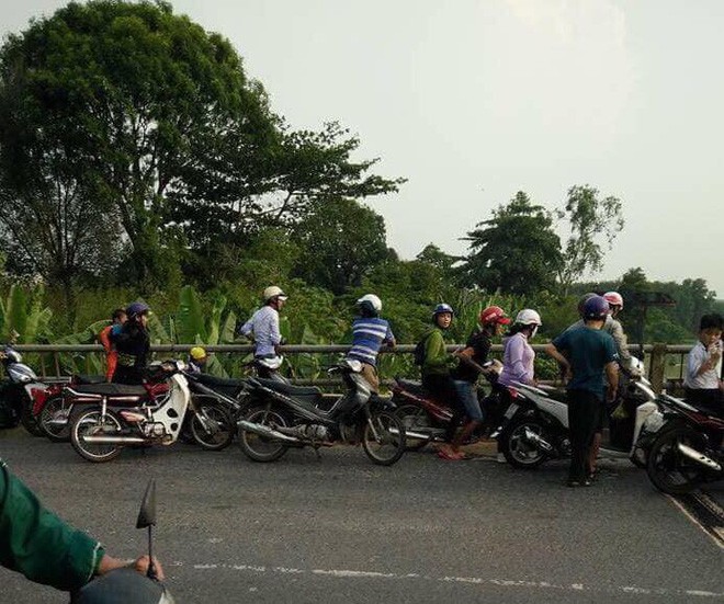  Ba người lao mình xuống sông Sài Gòn cứu cô gái tự tử, một thanh niên chết đuối - Ảnh 2.