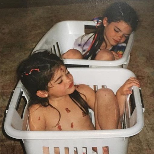 Kendall và Kylie - Cặp chị em tình thương mến thương với loạt khoảnh khắc đáng yêu nhất Instagram - Ảnh 4.