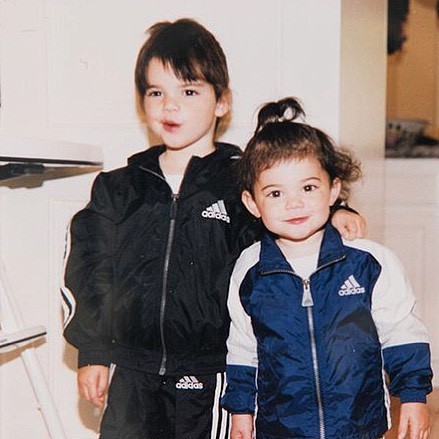Kendall và Kylie - Cặp chị em tình thương mến thương với loạt khoảnh khắc đáng yêu nhất Instagram - Ảnh 1.