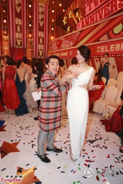 Nhìn loạt sao này thành công, giàu sang và có nửa kia đáng khao khát, liệu ai còn dám chê người khác lùn? - Ảnh 17. Nhìn loạt sao này thành công, giàu sang và có nửa kia đáng khao khát, liệu ai còn dám chê người khác lùn? - Ảnh 17.