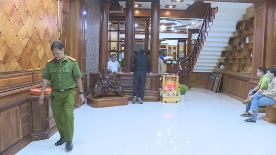 Để lại thư tuyệt mệnh, người đ&agrave;n &ocirc;ng chết trong ng&ocirc;i nh&agrave; chục tỉ - Ảnh 2.