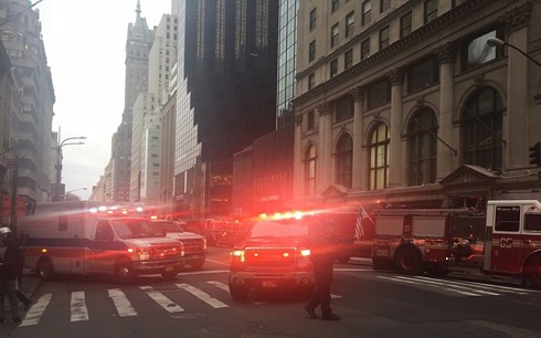 Cháy tầng 50 Tháp Trump ở New York (Mỹ), 5 người thương vong - Ảnh 1.