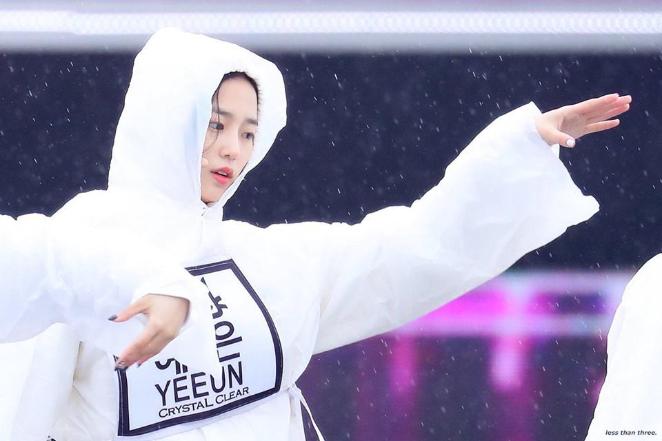 Xuất hiện thêm một nữ thần Kpop: Diễn tập thì cute, lên sân khấu lại thần thái phát ngất - Ảnh 14.