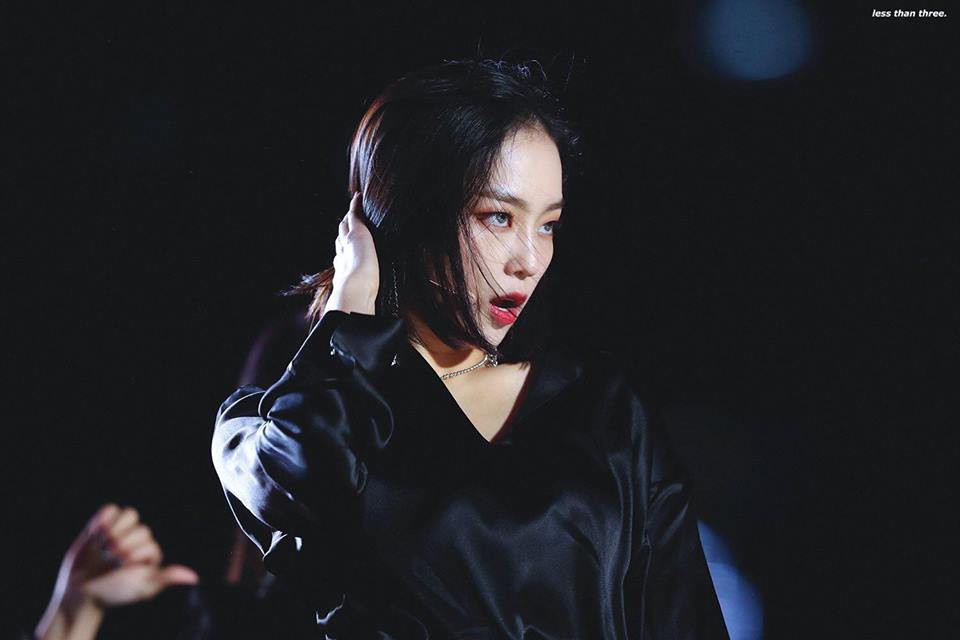 Xuất hiện thêm một nữ thần Kpop: Diễn tập thì cute, lên sân khấu lại thần thái phát ngất - Ảnh 5.