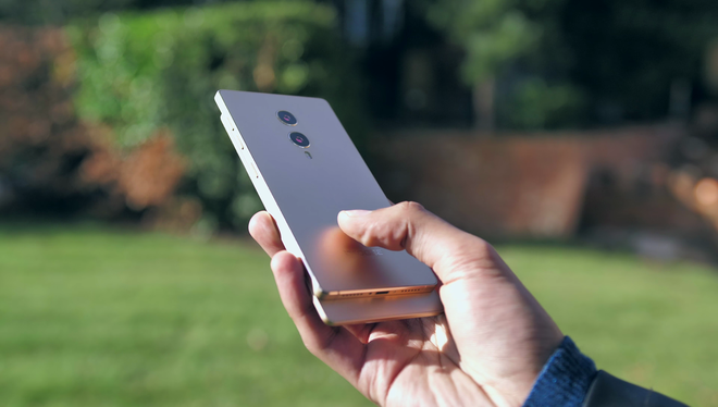 Đây là smartphone toàn màn hình chất nhất từ trước đến nay: Trượt để sử dụng loa thoại và camera selfie, có cả cảm biến vân tay dưới màn hình - Ảnh 10.