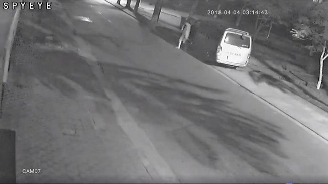 Truy t&igrave;m t&agrave;i xế &ocirc; t&ocirc; g&acirc;y tai nạn khiến 2 người đi xe m&aacute;y thương vong - Ảnh 1.