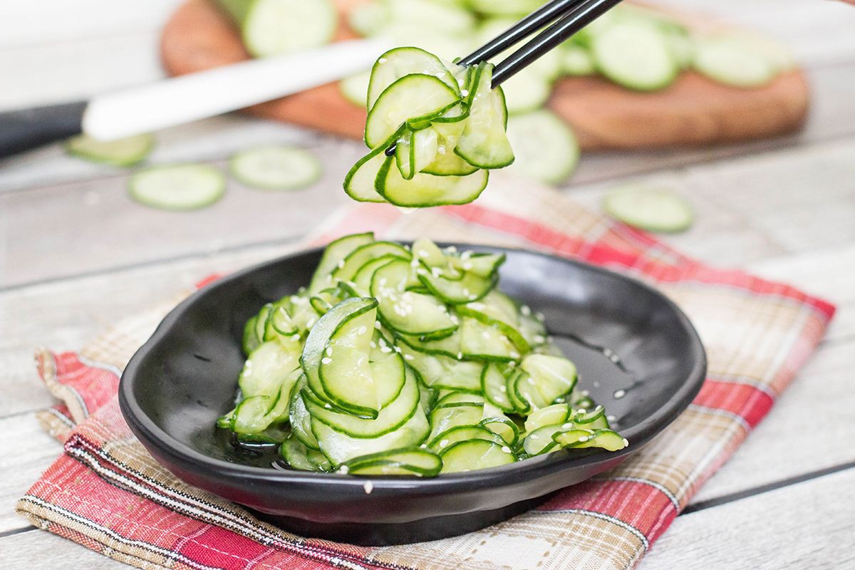 Ngoài uống nước thì đây là những loại thực phẩm giàu nước không kém mà bạn nên bổ sung - Ảnh 2. Ngoài uống nước thì đây là những loại thực phẩm giàu nước không kém mà bạn nên bổ sung - Ảnh 2.