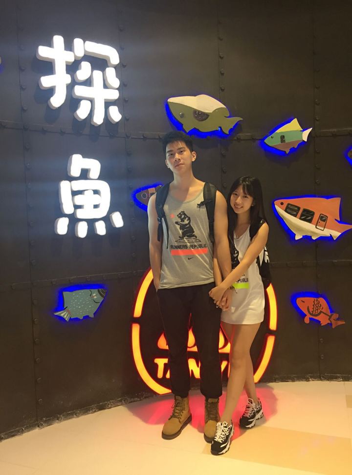 Những cặp đôi nàng nấm lùn - chàng chót vót dễ thương khiến netizen Trung Quốc không hết lời khen ngợi - Ảnh 19. Những cặp đôi nàng nấm lùn - chàng chót vót dễ thương khiến netizen Trung Quốc không hết lời khen ngợi - Ảnh 19.