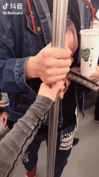Clip: Đời vẫn l&atilde;ng mạn như phim nhưng vấn đề l&agrave; bạn chỉ lu&ocirc;n đ&oacute;ng vai phụ - Ảnh 5.