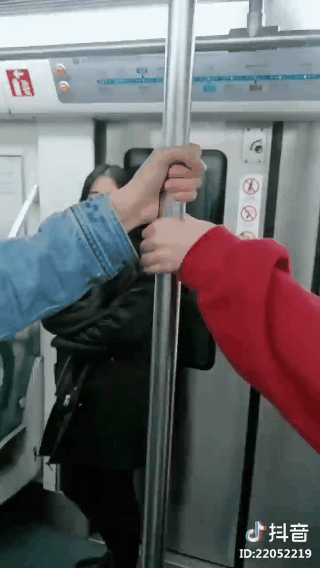 Clip: Đời vẫn l&atilde;ng mạn như phim nhưng vấn đề l&agrave; bạn chỉ lu&ocirc;n đ&oacute;ng vai phụ - Ảnh 3.