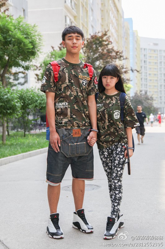 Những cặp đôi nàng nấm lùn - chàng chót vót dễ thương khiến netizen Trung Quốc không hết lời khen ngợi - Ảnh 1.