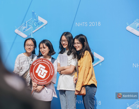 Học sinh lớp 12 hào hứng với ngày hội tuyển sinh 2018 của Đại học Ngoại Thương - Ảnh 9.