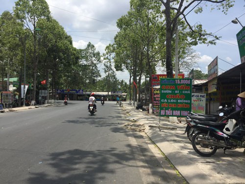 Một ng&agrave;y ở nơi gi&aacute; rẻ nhất nước - Ảnh 1.