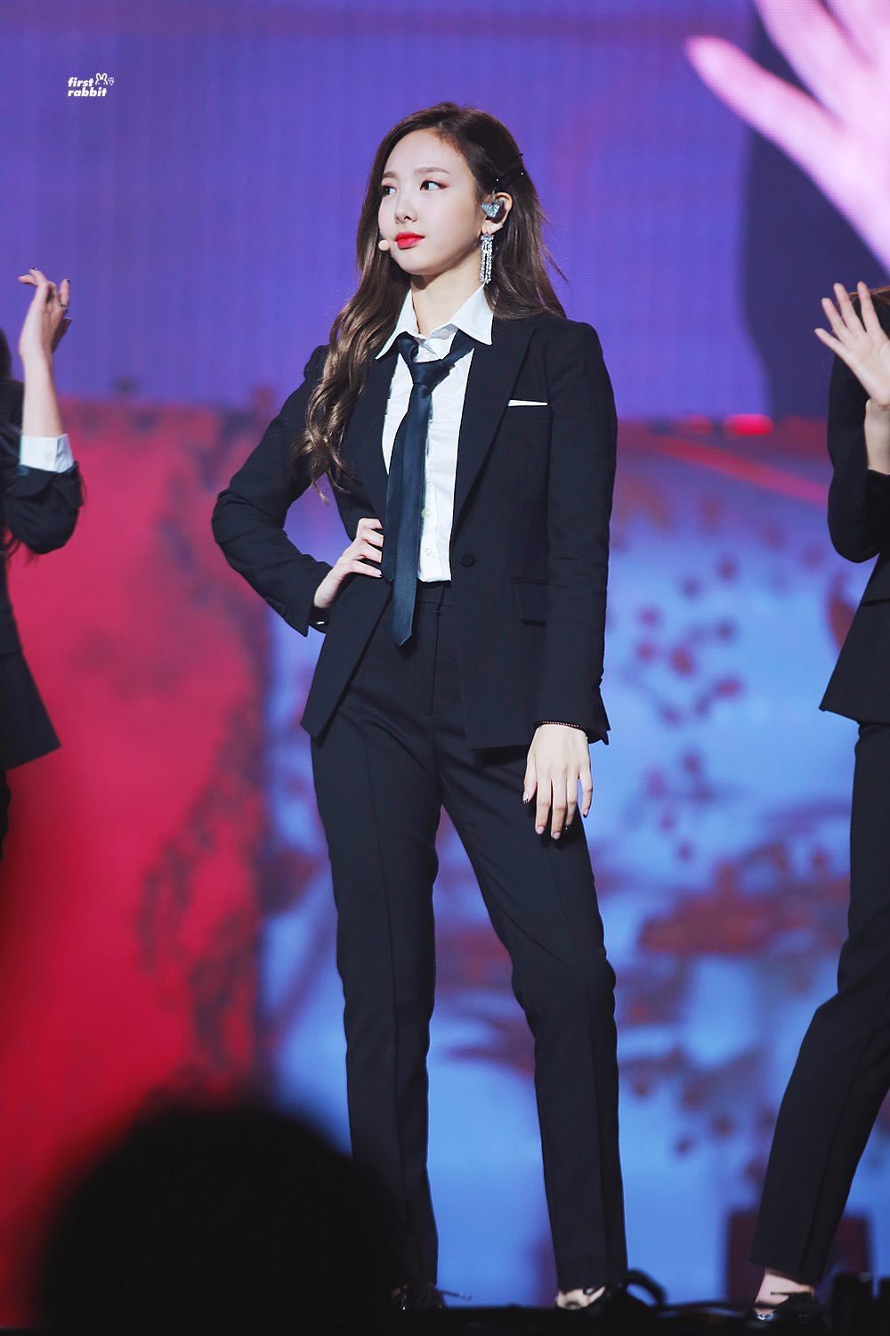 Khi girlgroup Kpop diện suit: Những soái tỷ đốn tim người hâm mộ - Ảnh 3.