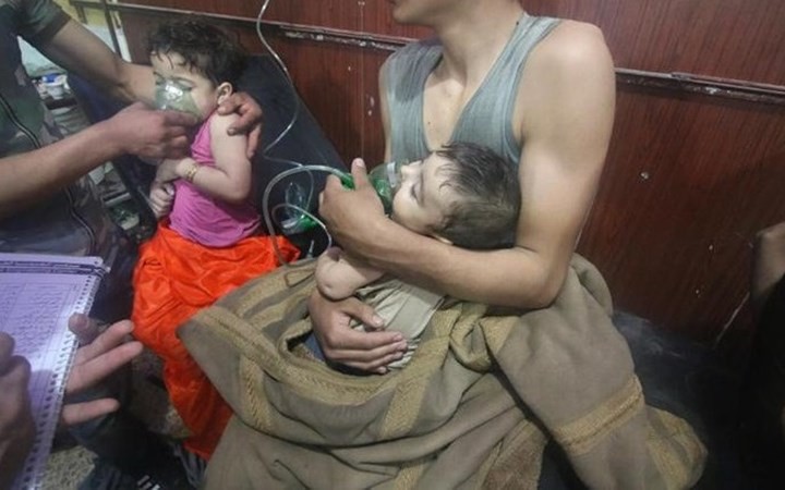 Hình ảnh kinh hoàng được cho là do tấn công hóa học ở Douma (Syria) - Ảnh 2. Hình ảnh kinh hoàng được cho là do tấn công hóa học ở Douma (Syria) - Ảnh 2.