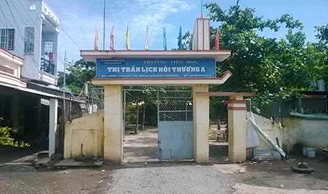 Hiệu trưởng trường nhiều HS lớp 2 kh&ocirc;ng biết đọc xin từ chức  - Ảnh 1.