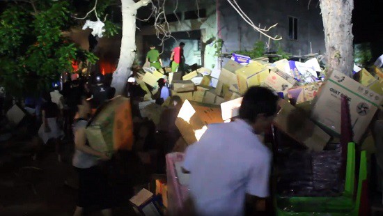Ninh Thuận: Lửa thiêu rụi kho chứa hàng điện tử - Ảnh 3.