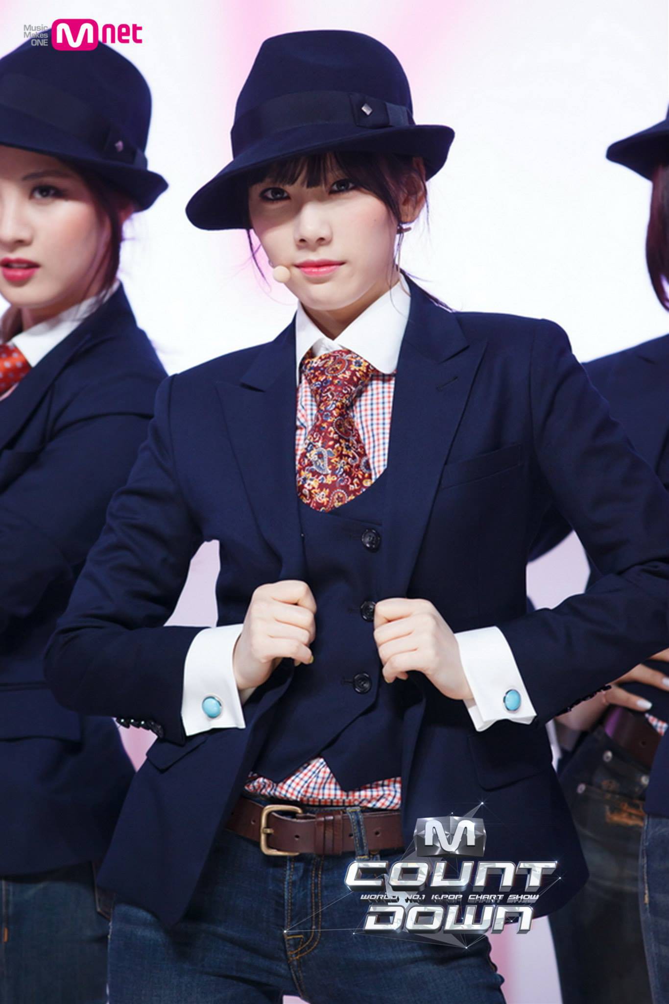 Khi girlgroup Kpop diện suit: Những soái tỷ đốn tim người hâm mộ - Ảnh 27.