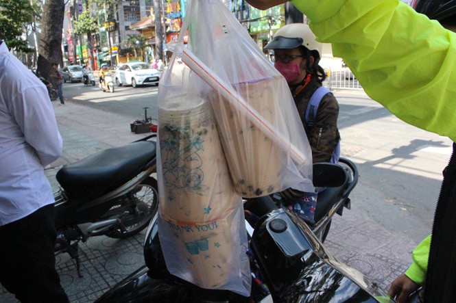Dù chỉ là trà sữa ven đường nhưng các hàng này ở Sài Gòn lại hút khách hơn cả những thương hiệu lớn - Ảnh 2. Dù chỉ là trà sữa ven đường nhưng các hàng này ở Sài Gòn lại hút khách hơn cả những thương hiệu lớn - Ảnh 2.