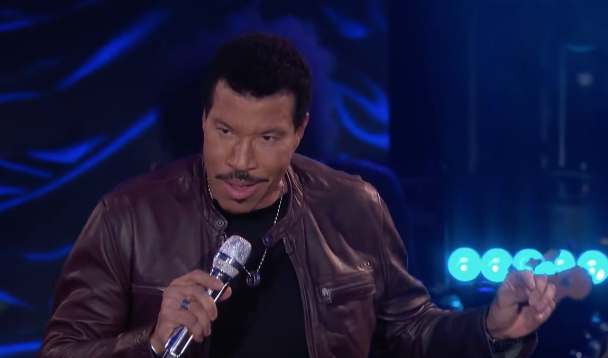 Cả gan hát hit Hello trước mặt Lionel Richie, thí sinh American Idol vã mồ hôi như tắm - Ảnh 6. Cả gan hát hit Hello trước mặt Lionel Richie, thí sinh American Idol vã mồ hôi như tắm - Ảnh 6.