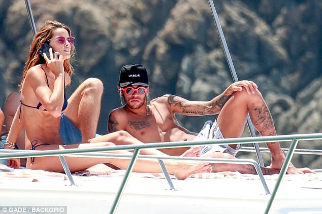 Ảnh hot: Cặp Neymar lướt du thuyền cùng cặp siêu mẫu Victorias Secret - Ảnh 5.