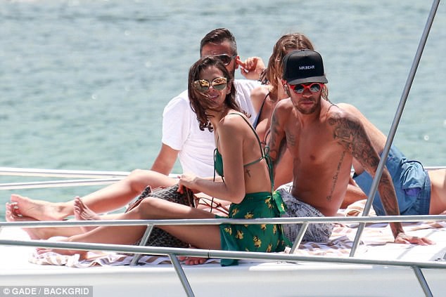Ảnh hot: Cặp Neymar lướt du thuyền cùng cặp siêu mẫu Victorias Secret - Ảnh 6.